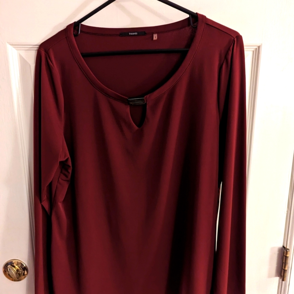 Tahari top